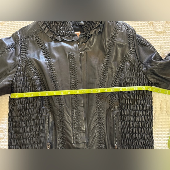 Double D Ranch AMAZING Leather coat.  Worn 2x.  Smoke free home. - Picture 7 of 10